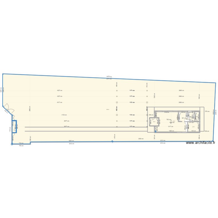 CLUB HOUSE. Plan de 5 pièces et 2216 m2