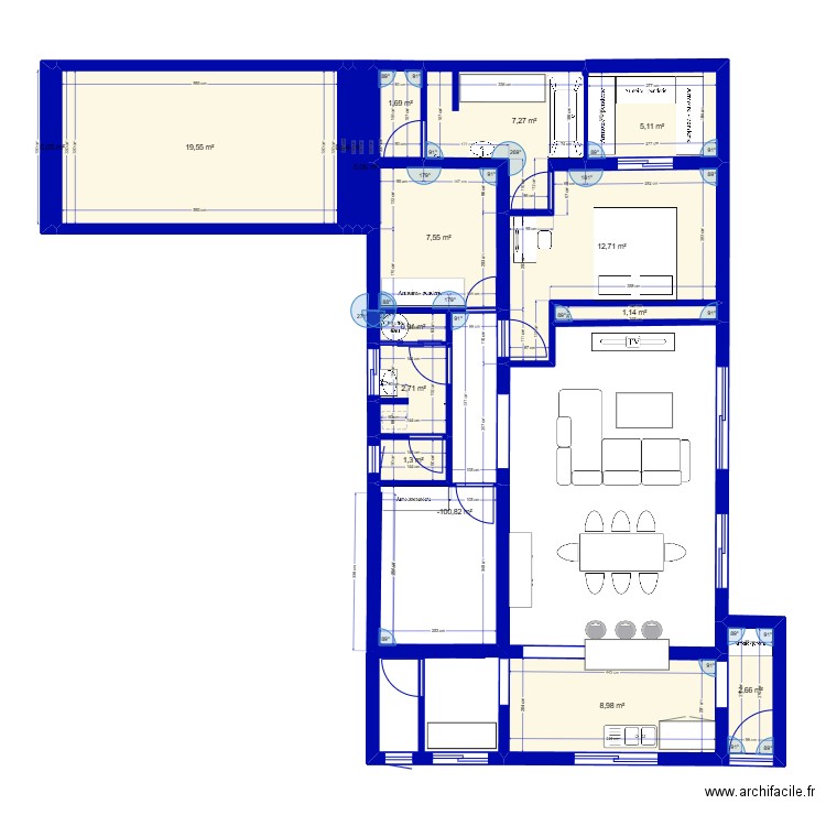 maison collinée. Plan de 16 pièces et 83 m2