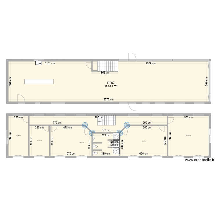 Grange. Plan de 7 pièces et 305 m2