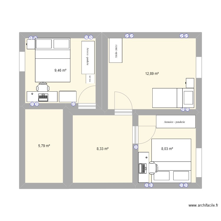 etage. Plan de 5 pièces et 44 m2