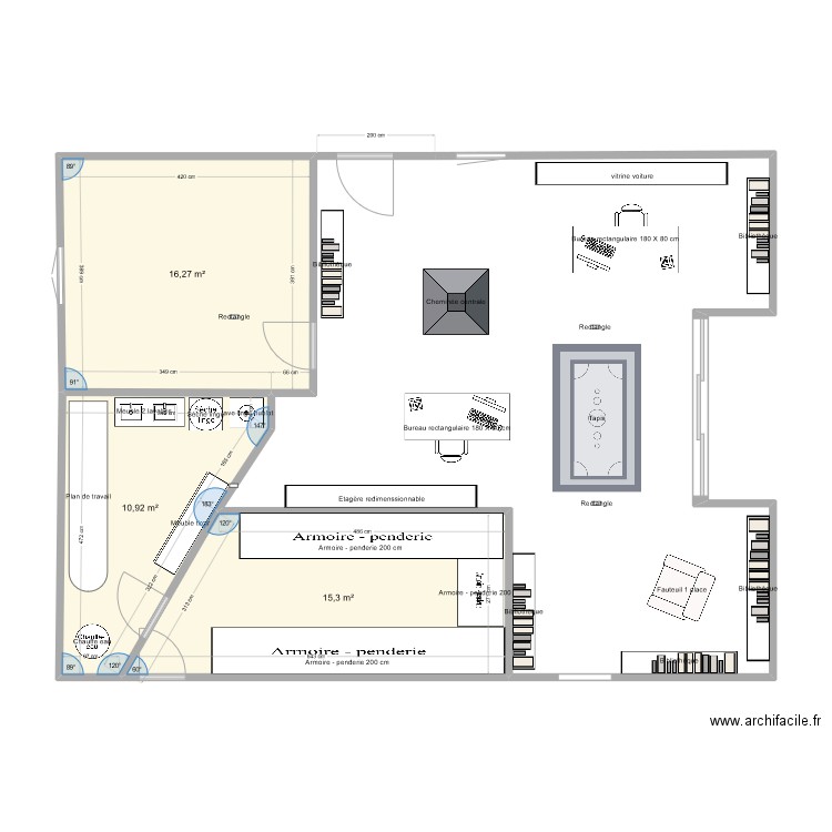 100 m². Plan de 3 pièces et 42 m2