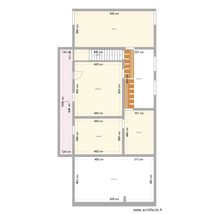 Maison. Plan de 8 pièces et 163 m2