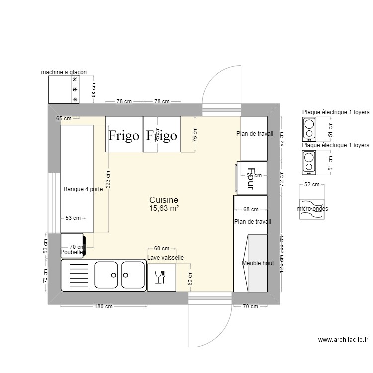 Cuisine salle des fetes. Plan de 1 pièce et 16 m2