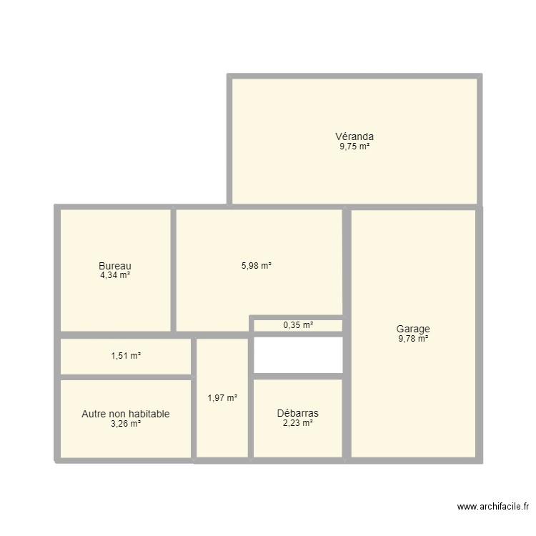 sous sol. Plan de 9 pièces et 39 m2