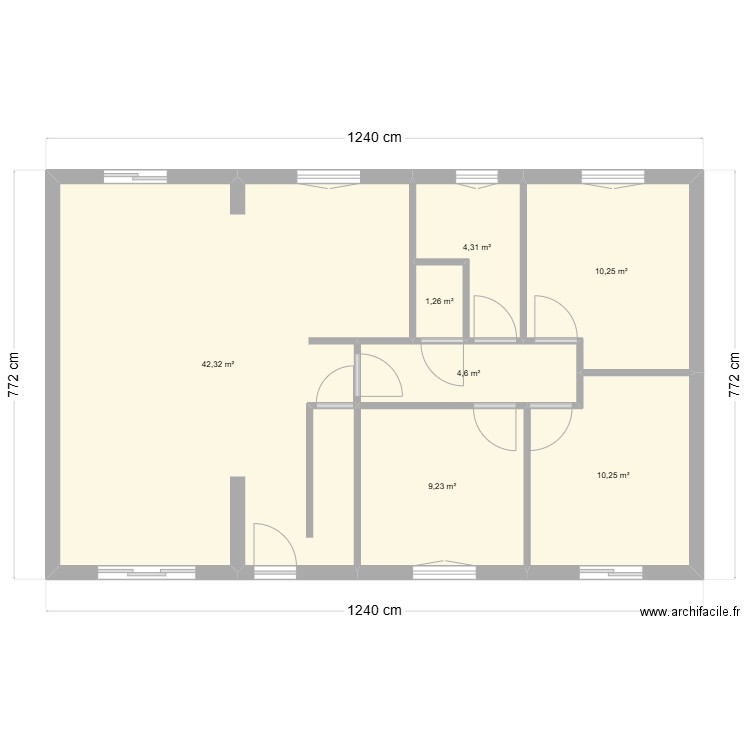 RDC. Plan de 7 pièces et 82 m2