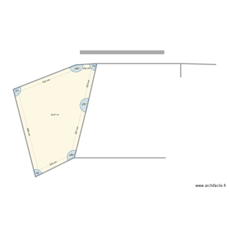 bas. Plan de 1 pièce et 33 m2