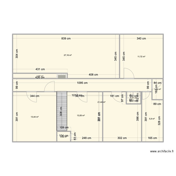 Maison. Plan de 10 pièces et 97 m2