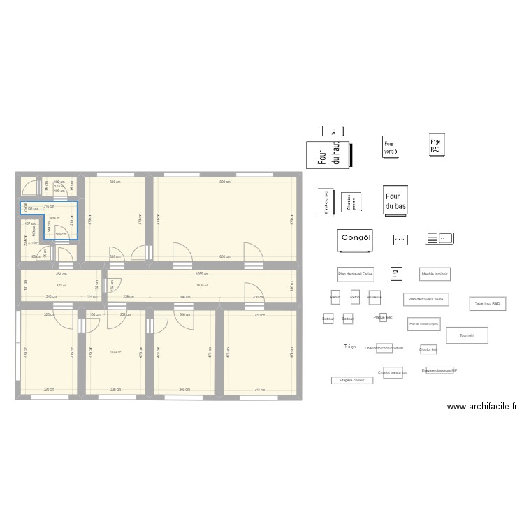 Labo. Plan de 13 pièces et 161 m2