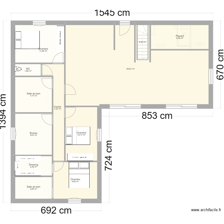 Maison plein pied. Plan de 16 pièces et 167 m2