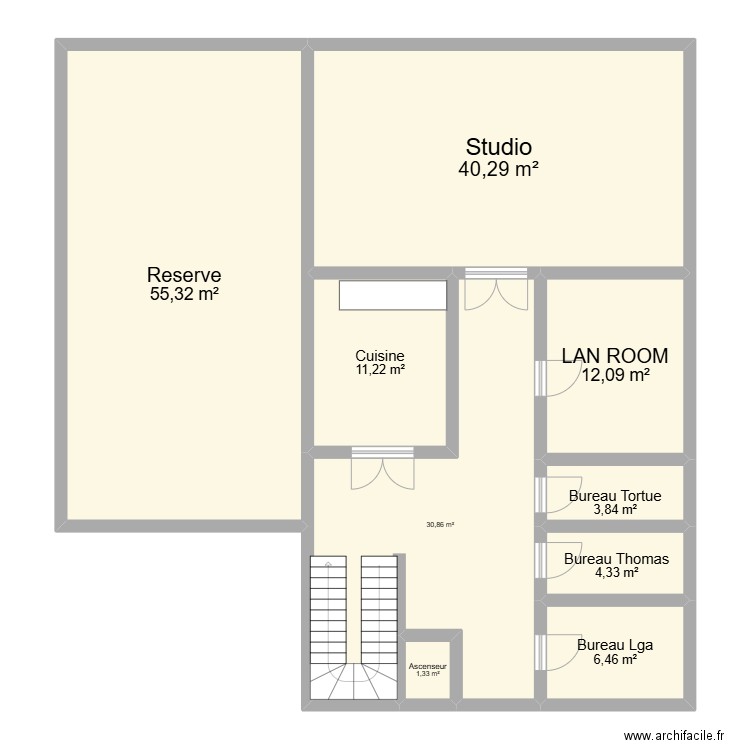 Bonk's Studio_2. Plan de 9 pièces et 166 m2