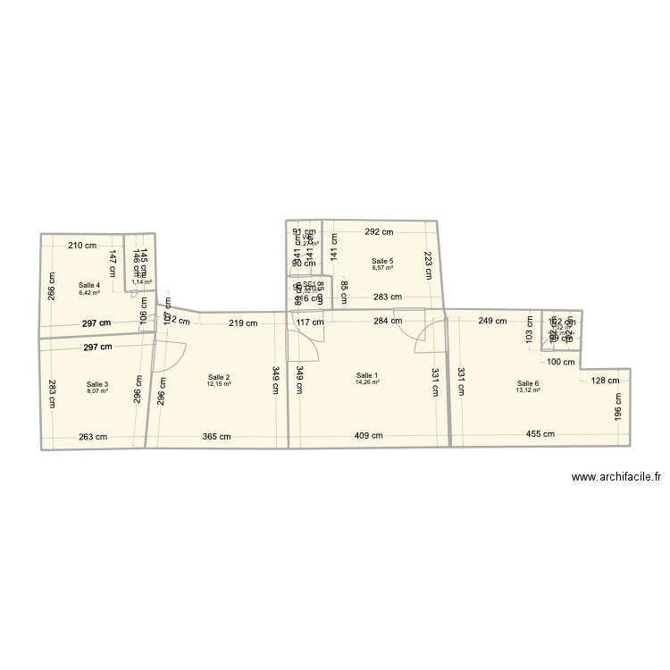 Local. Plan de 10 pièces et 65 m2