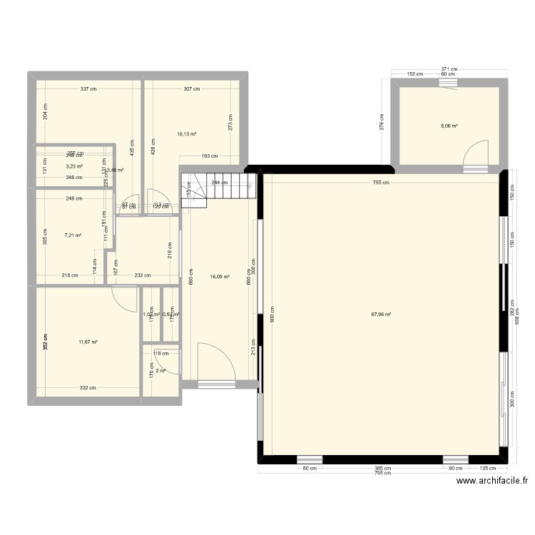 Esquisse 1. Plan de 11 pièces et 142 m2