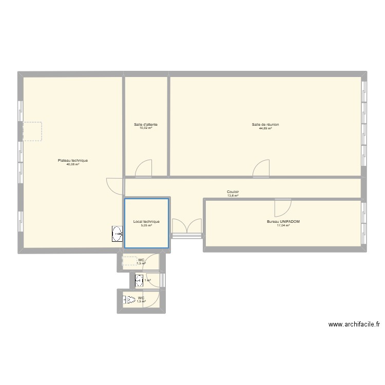 Centre de formation Douai. Plan de 9 pièces et 135 m2