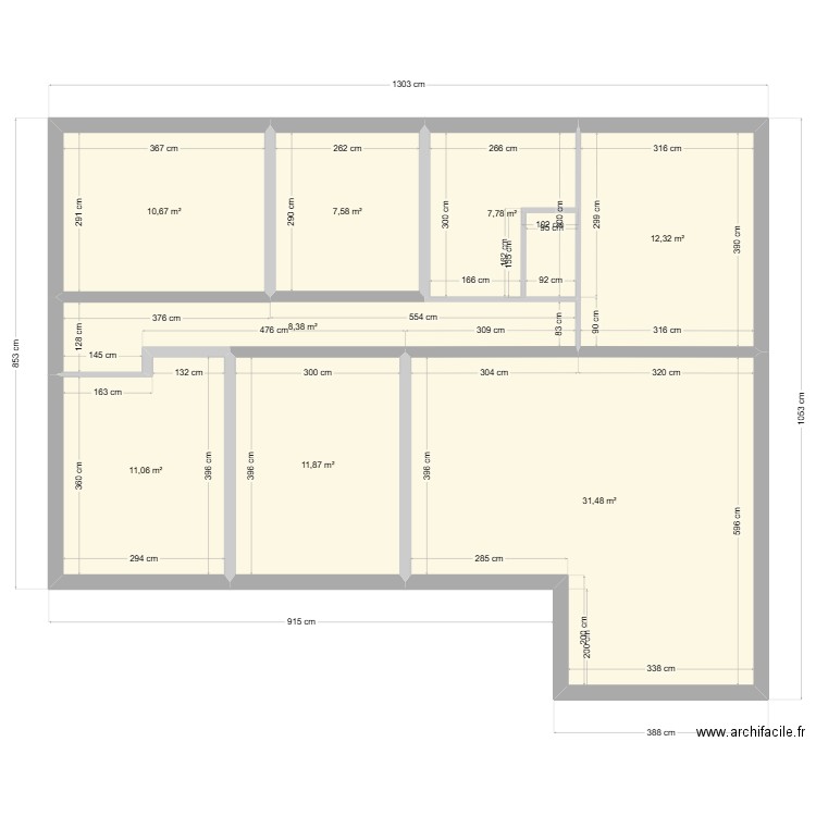 Maison. Plan de 8 pièces et 101 m2