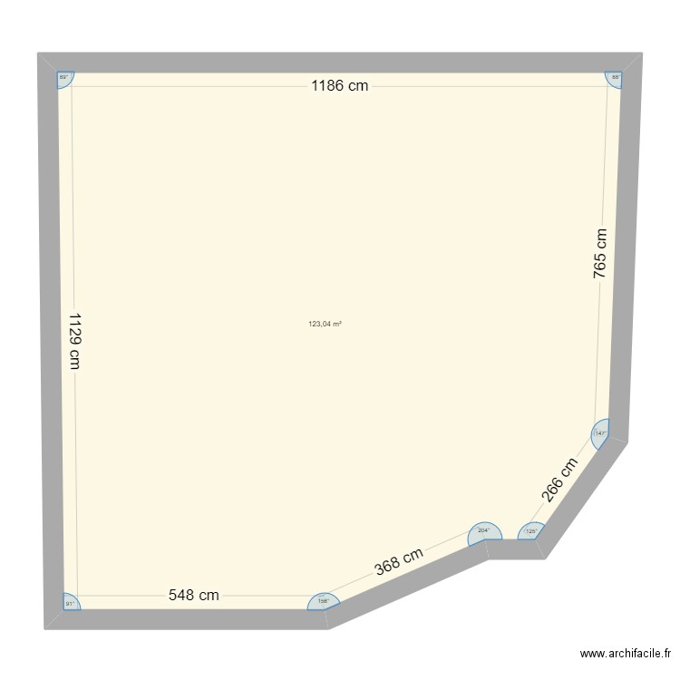 cour. Plan de 1 pièce et 123 m2