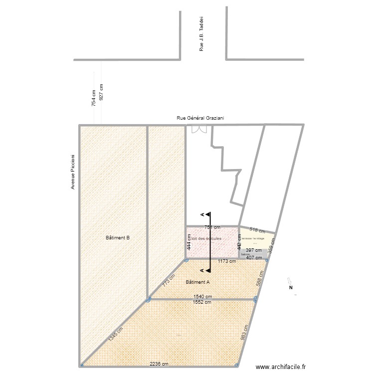 plan de masse immeuble 2 Av. Piccioni et cour. Plan de 5 pièces et 704 m2