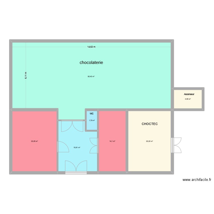 Rez-est. Plan de 7 pièces et 174 m2