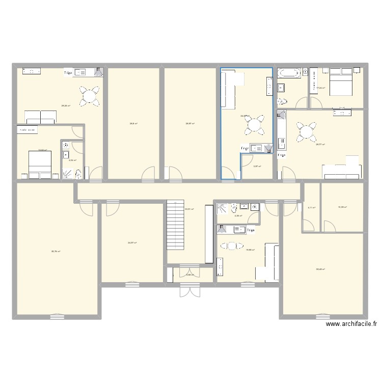 Immeuble 25X18 bis en U meublé. Plan de 18 pièces et 367 m2