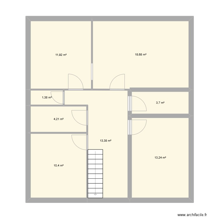 Léon RDC. Plan de 8 pièces et 77 m2