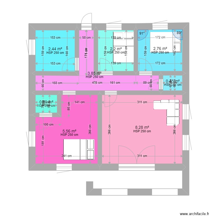 MAISON NAKIS. Plan de 8 pièces et 26 m2