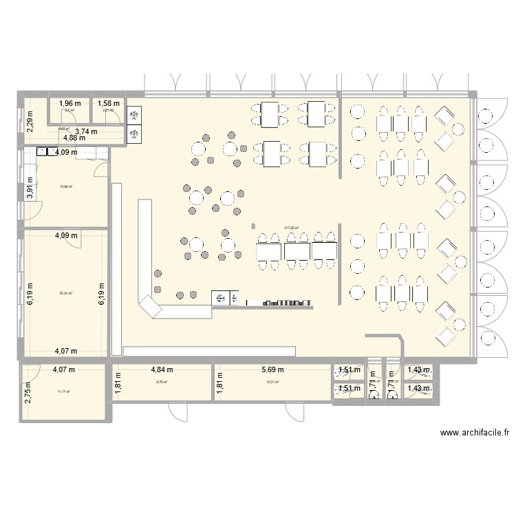 Modesto. Plan de 15 pièces et 306 m2