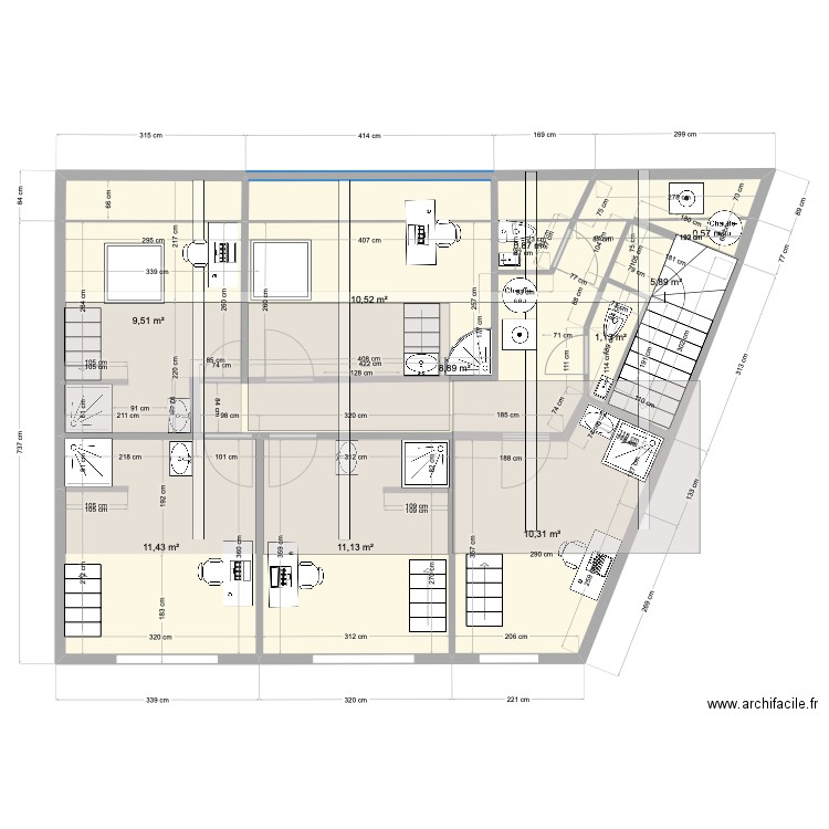 etage avec salles d'eau après mezzanine. Plan de 13 pièces et 76 m2