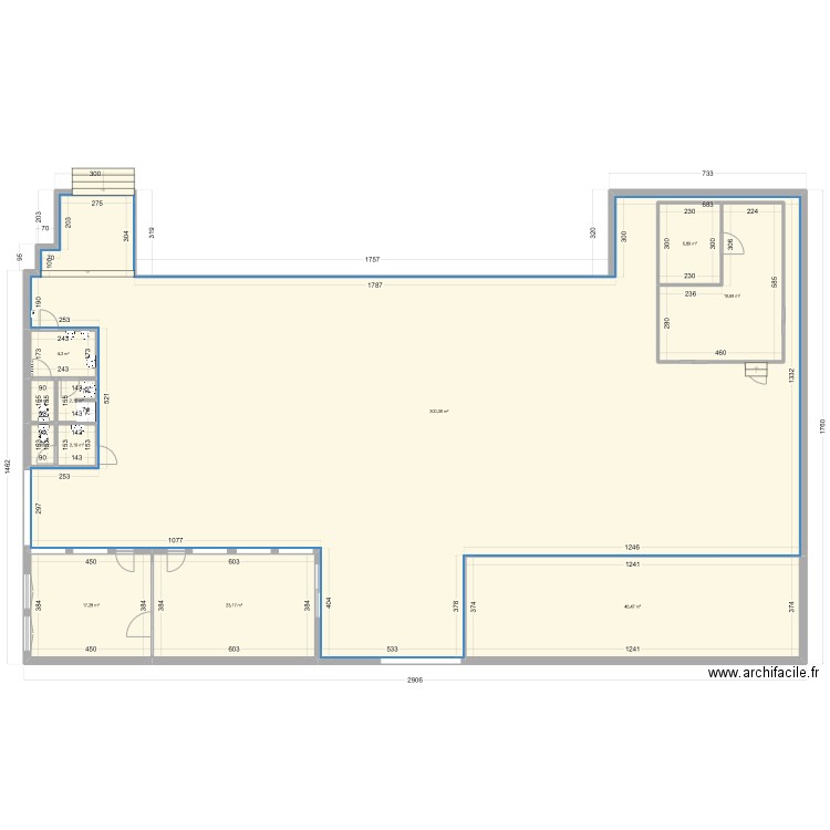 004883W Bât 40 actuel. Plan de 11 pièces et 453 m2