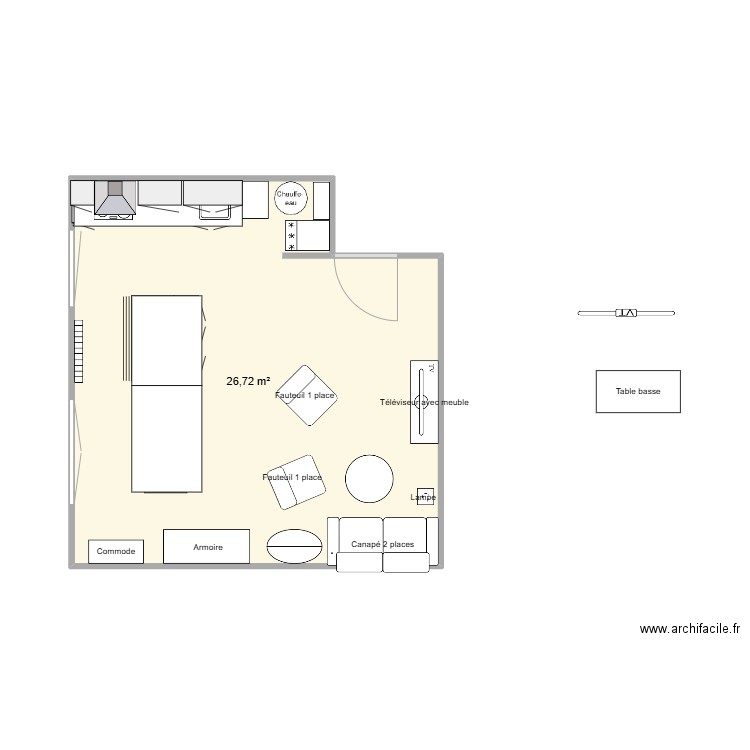 Pièce principale Chrystel TV face table canapé contre le mur. Plan de 1 pièce et 27 m2