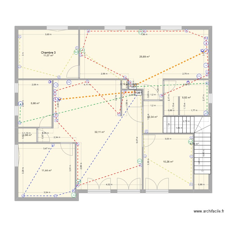 Locaux Saumur - Etage T2+T3 V.22 - Electricité prise. Plan de 11 pièces et 112 m2