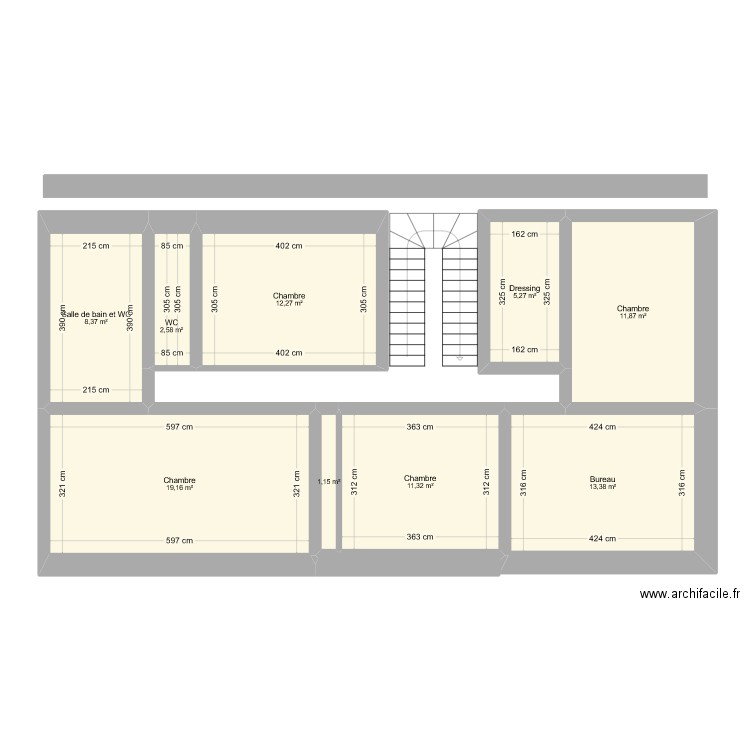 etage maison. Plan de 9 pièces et 85 m2