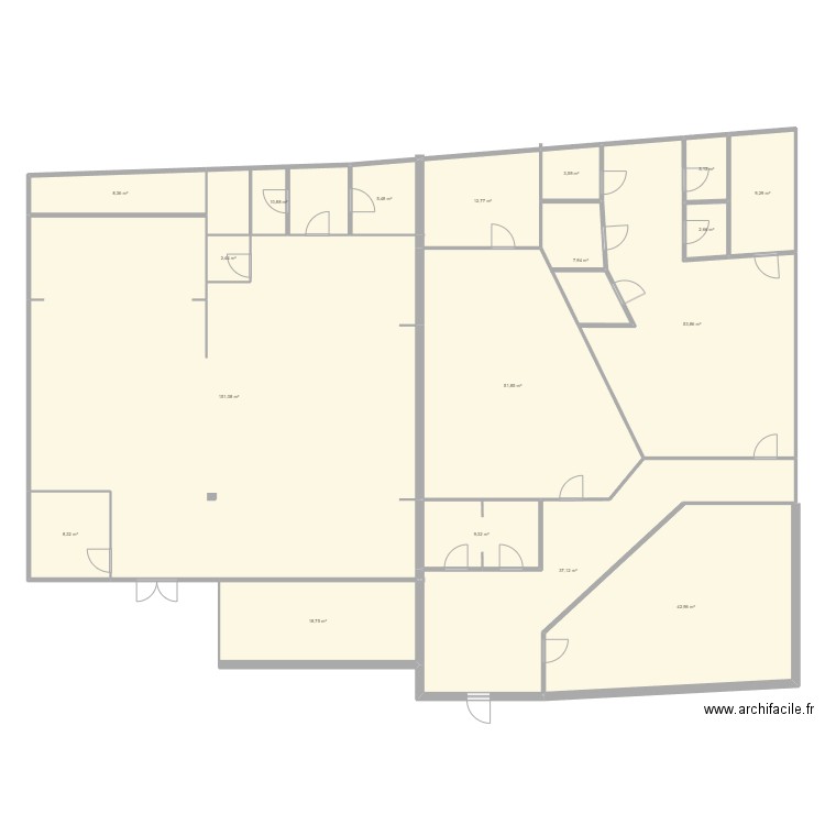 alpha. Plan de 18 pièces et 440 m2