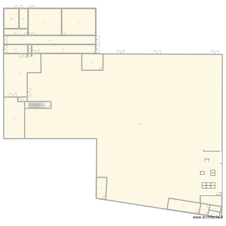 Plan de masse. Plan de 21 pièces et 2418 m2