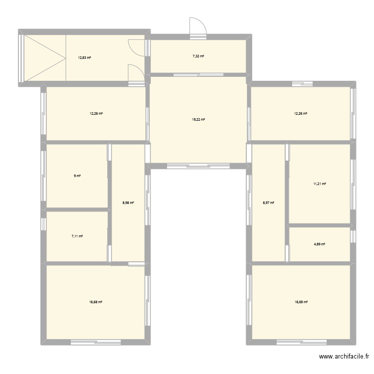 Maison. Plan de 13 pièces et 147 m2