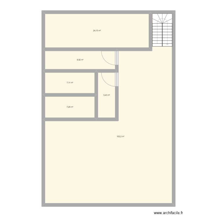 subway. Plan de 6 pièces et 155 m2