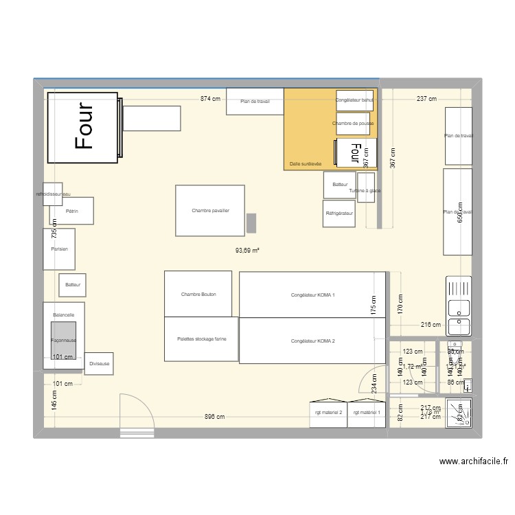 Laboratoire actuel. Plan de 4 pièces et 98 m2