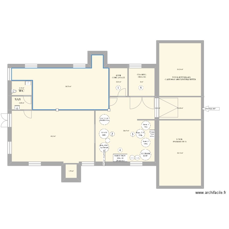 Ecurie Base. Plan de 12 pièces et 211 m2