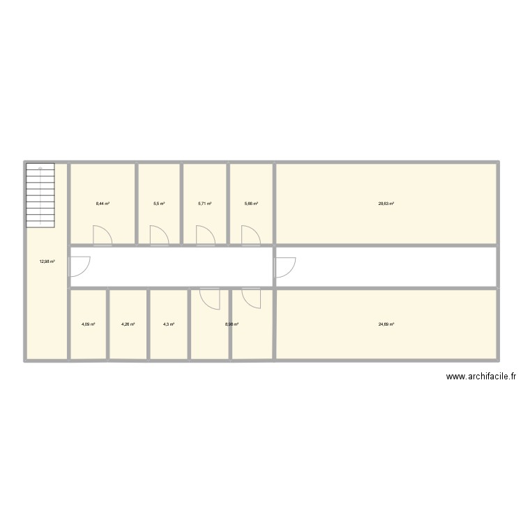 centre. Plan de 11 pièces et 113 m2