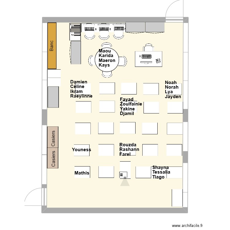 Classe P2 - 6 groupes de 3-4 moins les EBP. Plan de 1 pièce et 65 m2