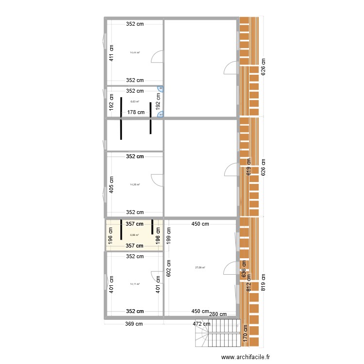 Bloc 6 appartements et escalier. Plan de 13 pièces et 194 m2