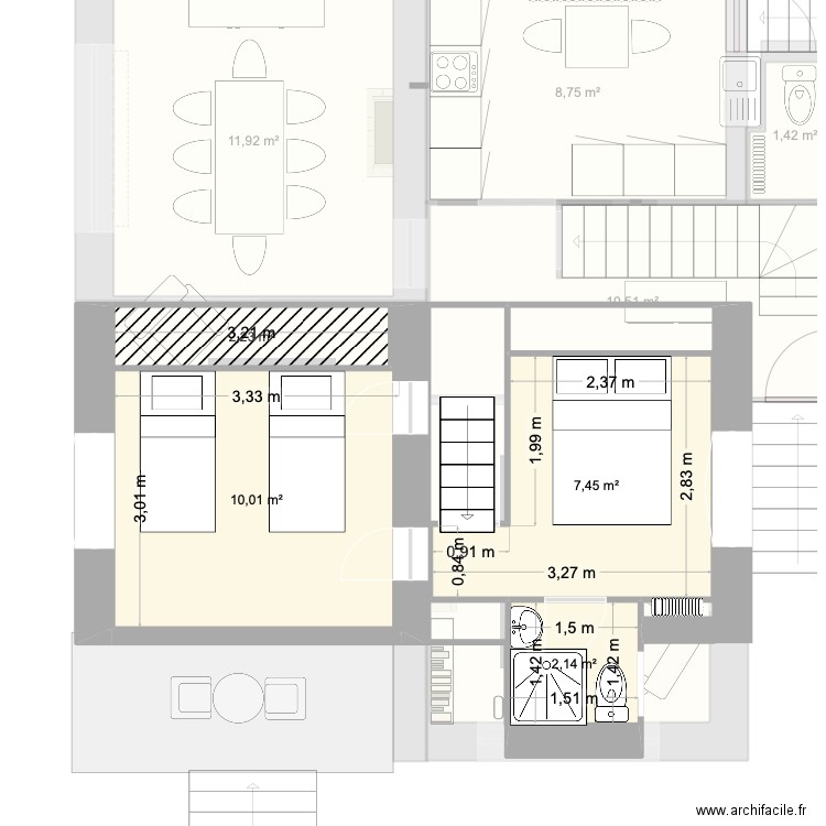 Vielle étages meubles. Plan de 19 pièces et 153 m2