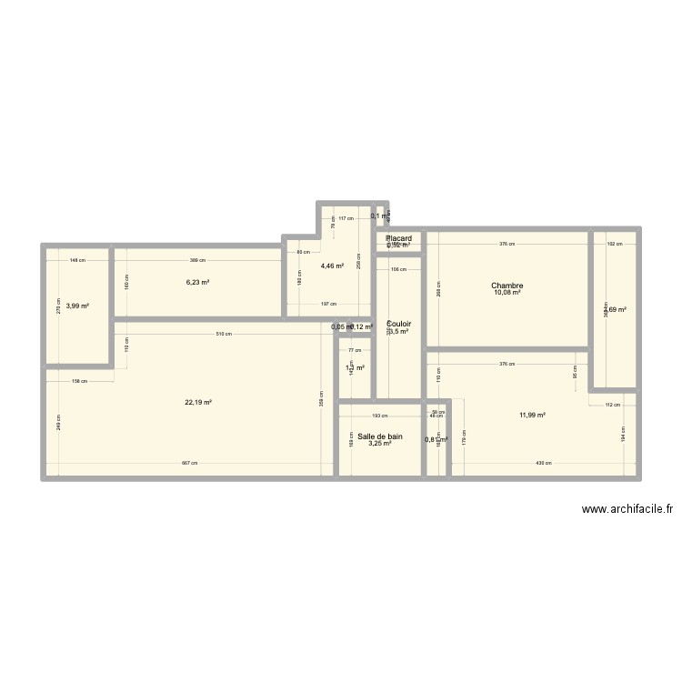 appartement. Plan de 15 pièces et 72 m2