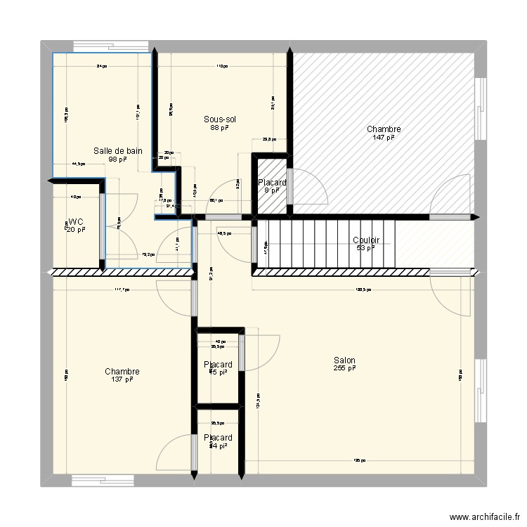 sous-sol maison mur. Plan de 10 pièces et 78 m2