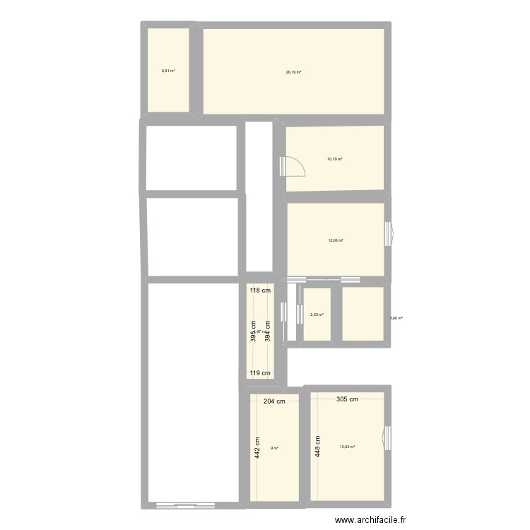 Maison. Plan de 9 pièces et 89 m2