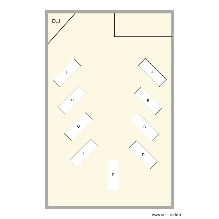 70 ans. Plan de 1 pièce et 179 m2