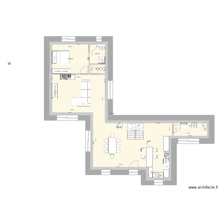 rdc. Plan de 5 pièces et 200 m2