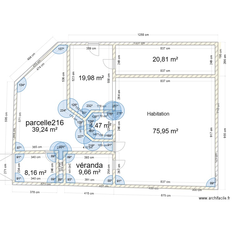 plan de masses . Plan de 7 pièces et 178 m2