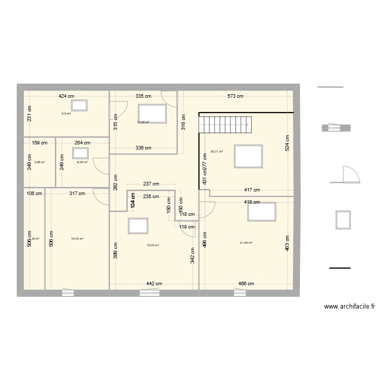 etage. Plan de 9 pièces et 132 m2