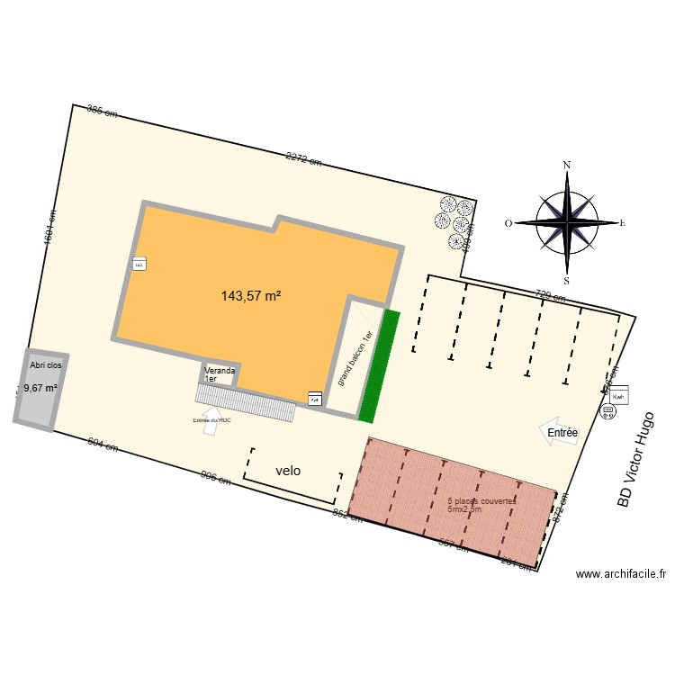 extérieur sans répartition. Plan de 4 pièces et 171 m2