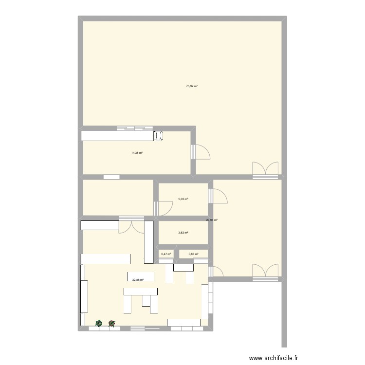 boutique. Plan de 8 pièces et 161 m2