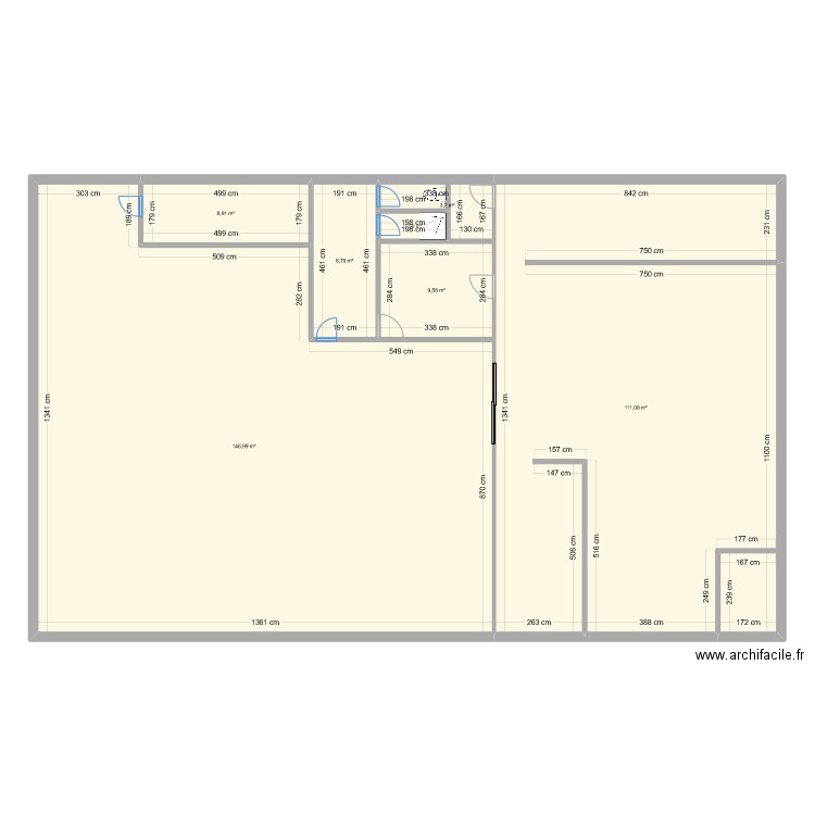 local zone. Plan de 7 pièces et 291 m2